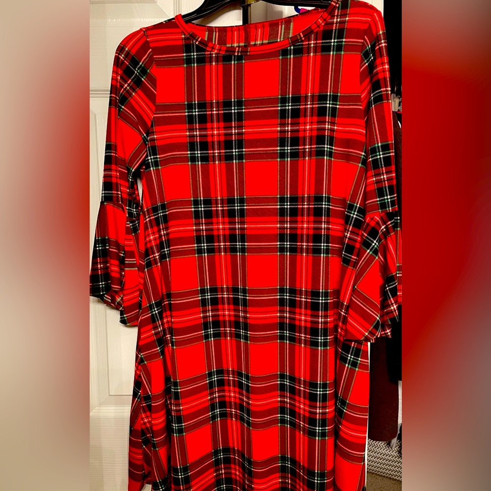Plaid dress with pockets.